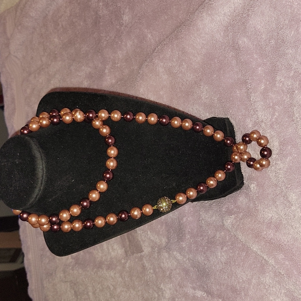 Necklace with pearls